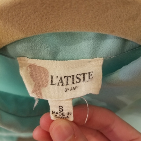 3/$20 ๐บ L'Atiste by Amy Aqua Heart Opening Button-Down Blouse - Picture 3 of 3